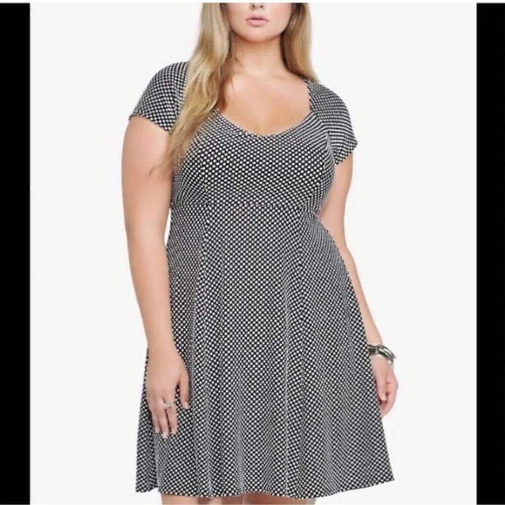 Torrid polka‎ dot sweetheart skater dress black white short sleeve size 3XL